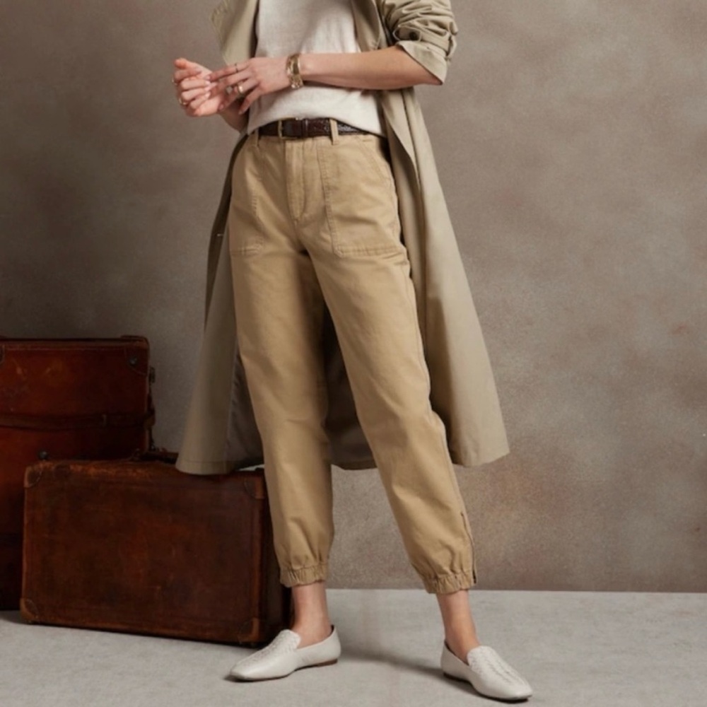 BANANA REPUBLIC NWT Authentic Chino Jogger Pants Size 4